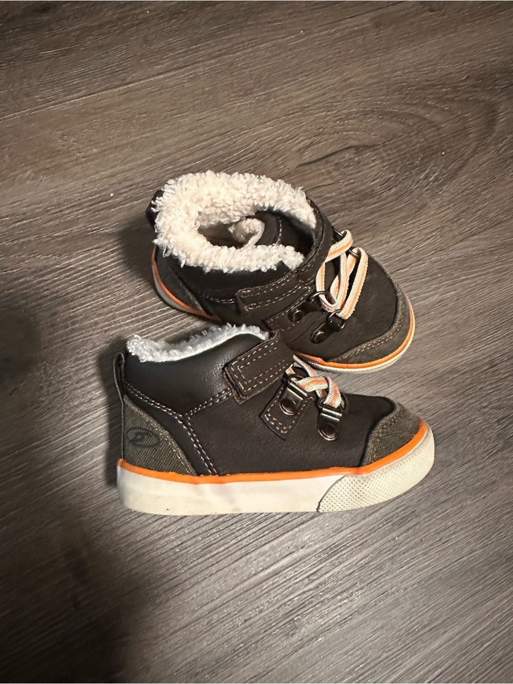 Kids Brown Cozy-Lined High-Top Sneakers size 5
